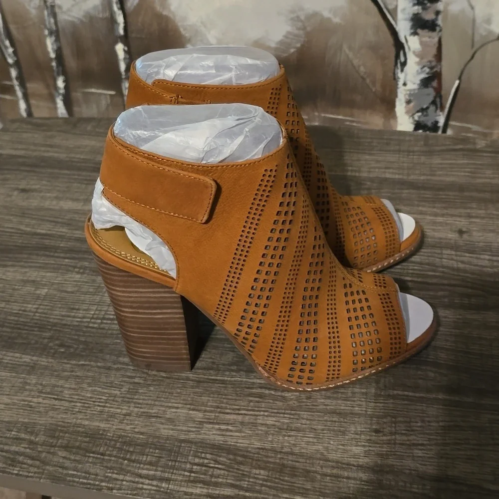 🆕️Gianni Bini Shoes - Picture 2 of 4